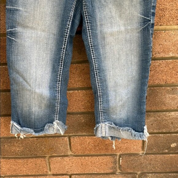 Stylish Mid-Blue Cropped Jeans by Ayria - capri pants - Picture 4 of 10